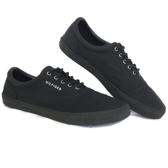 black canvas tennis shoes